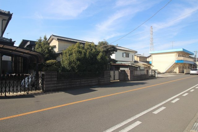 小山市城東3丁目の外観|現地を東側から引きで撮影（2026年2月撮影）