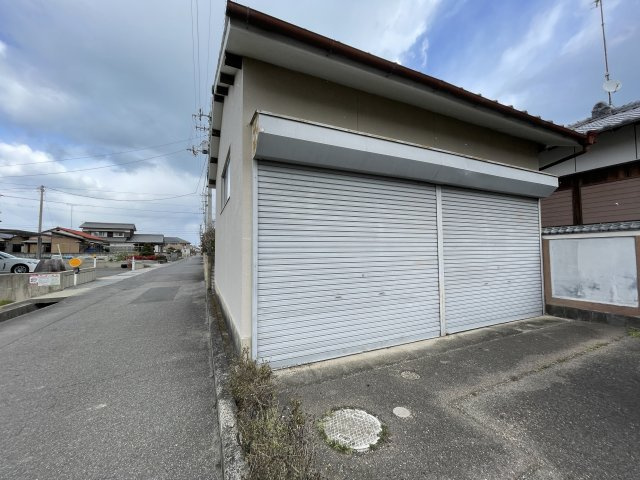 垣生2丁目　中古住宅の駐車場