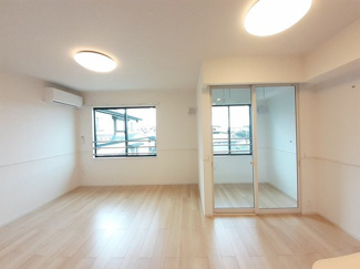 【居間・リビング】 | アンジェリックＩ | ゆったりとした居間です