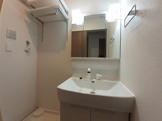 【洗面所】 | アンジェリックＩ | 明るい洗面所です