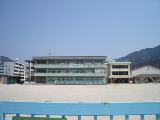 Ｍａｉｓｏｎ ｄｅ Ｃｈｅｒｉｒ．Ｙの周辺|呉市立広小学校まで330ｍ