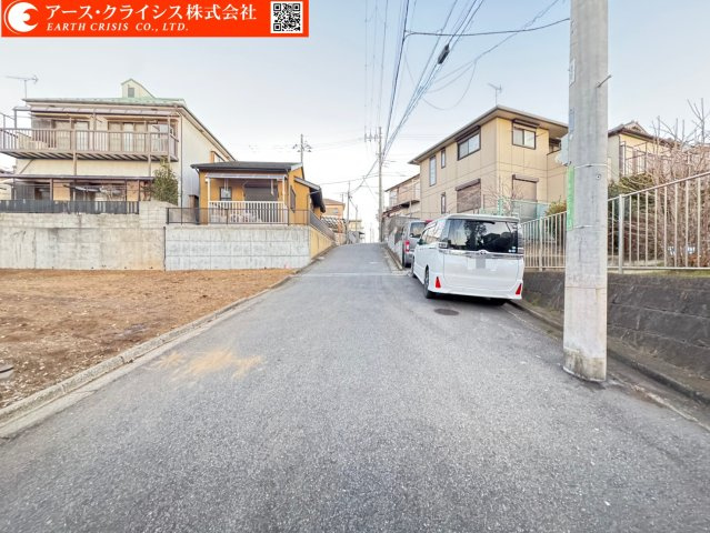 【前面道路含む現地写真】 | 船橋市金杉7丁目 | 新しい家が増えても、空の広さはそのまま。春には桜、夏には青空、秋にはやわらかな光。季節ごとに表情を変える街で、長く暮らせる安心を。