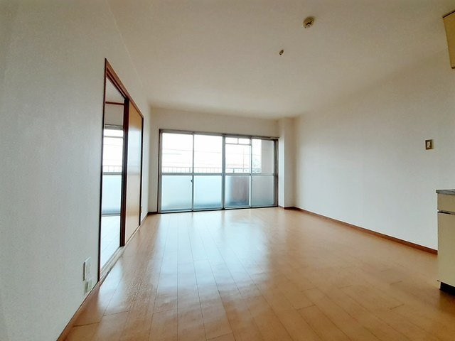 パークサイドマンション吉田の居間・リビング|ゆったり過ごせるリビングです