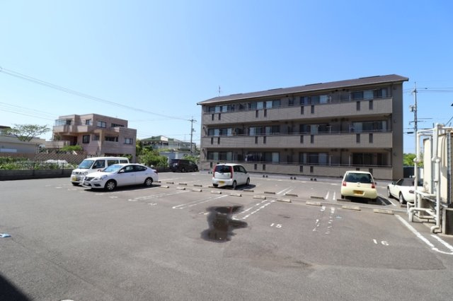 Ｃｏｍｏｄｏ　Ｇｉｏｎｅ　B棟の駐車場