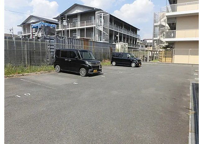 【Oｚ】　京都市伏見区1棟収益マンション「土地約278坪！」「2006年築ＲＣ」の駐車場