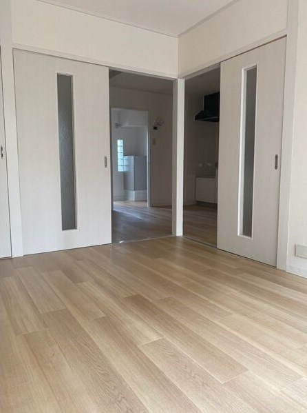 新宿ビルの居間・リビング