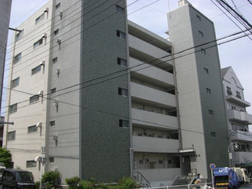 新宿ビルの外観