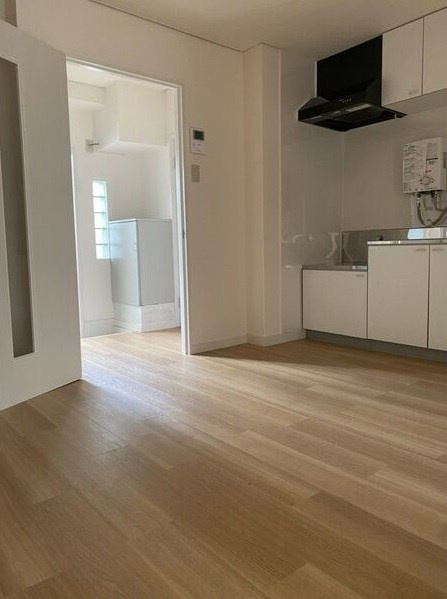 新宿ビルの居間・リビング