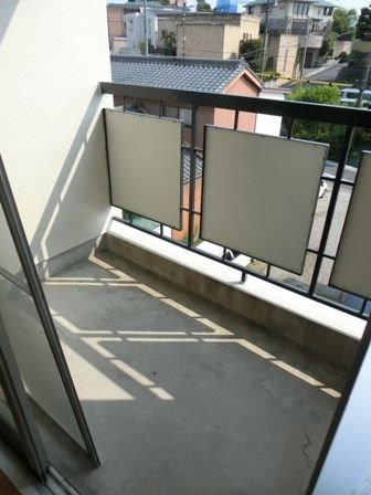 新宿ビルのバルコニー