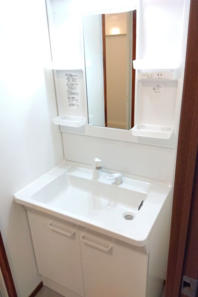 長門石スカイマンション【キャッシュバック対象物件】の洗面所|ゆったりとスペースのある洗面所