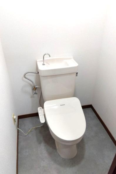 長門石スカイマンション【キャッシュバック対象物件】のトイレ|落ち着いたトイレです