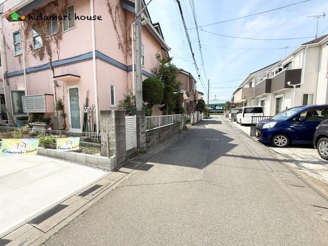 桶川市朝日3期　新築戸建　GRACE01の前面道路含む現地写真
