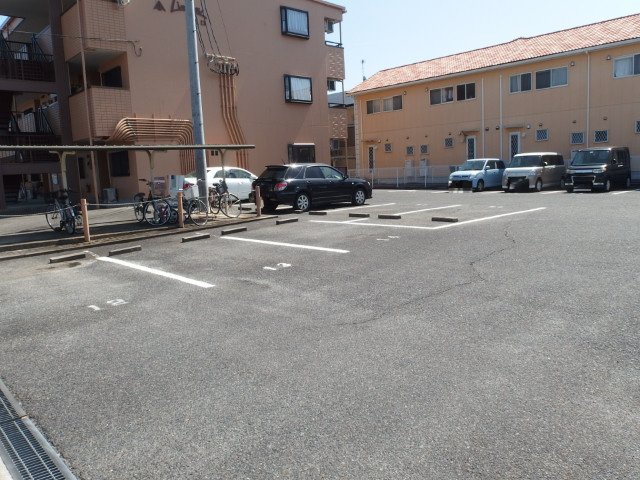 リンピア江口の駐車場