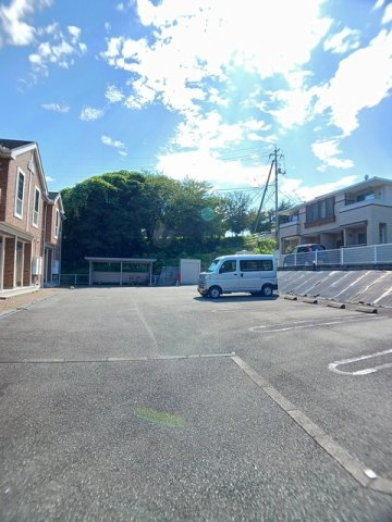 アバンツァートの駐車場