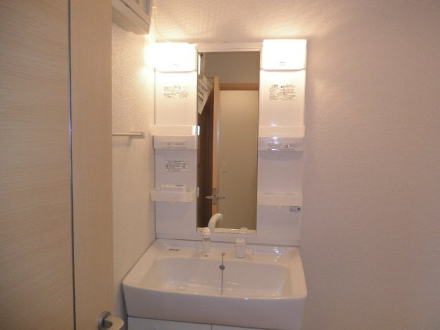 アルカンシエル市原　Ｂの独立洗面台|使いやすい洗面所です