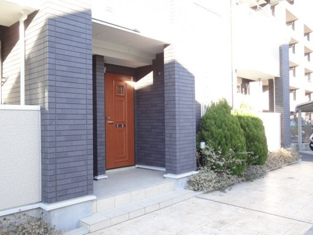 ゆとりのあるエントランスです