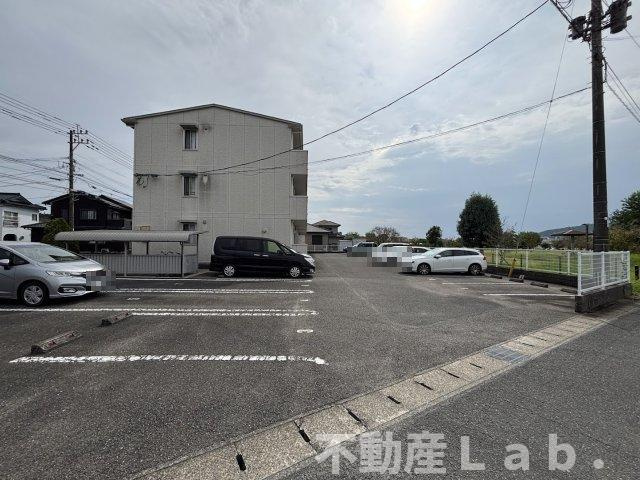 ブランルーチェの駐車場