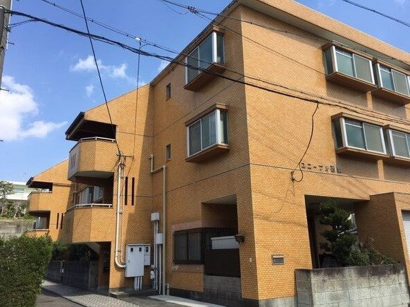 ユニーブル西里の外観