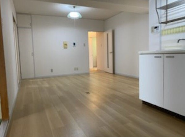 ユニーブル西里の居間・リビング