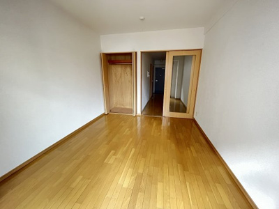 【居間・リビング】 | シビラ柴島 | 外の光が差し込む明るいお部屋です