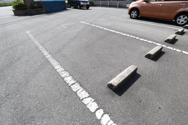 アルコバレーノ潤和の駐車場