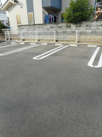 メゾンド・ローレルの駐車場