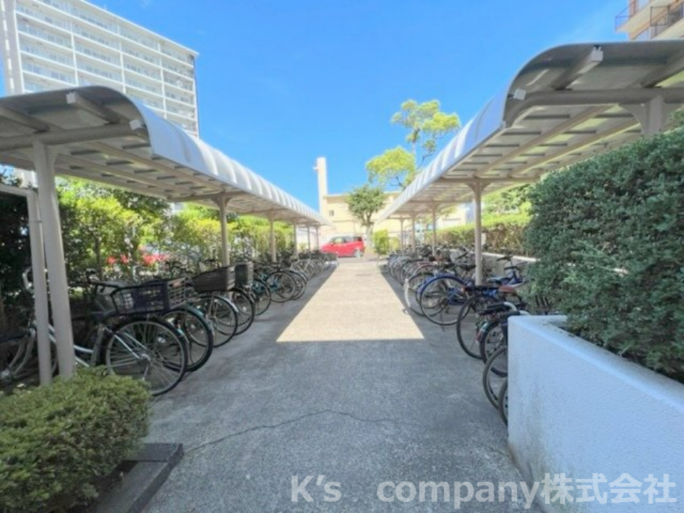●茅ヶ崎市今宿　ダイアパレス・エクシード茅ヶ崎　1007号室の駐輪場|屋根付き駐輪場☆