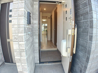 【玄関】 | エスタシオン | 落ち着いた玄関です