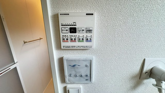 旭が丘二丁目　新築戸建の発電・温水設備