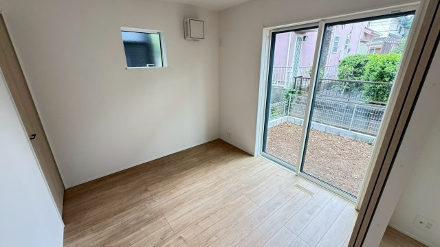 旭が丘二丁目　新築戸建の洋室