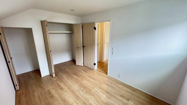 旭が丘二丁目　新築戸建の洋室