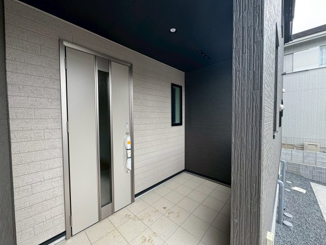 旭が丘二丁目　新築戸建の玄関