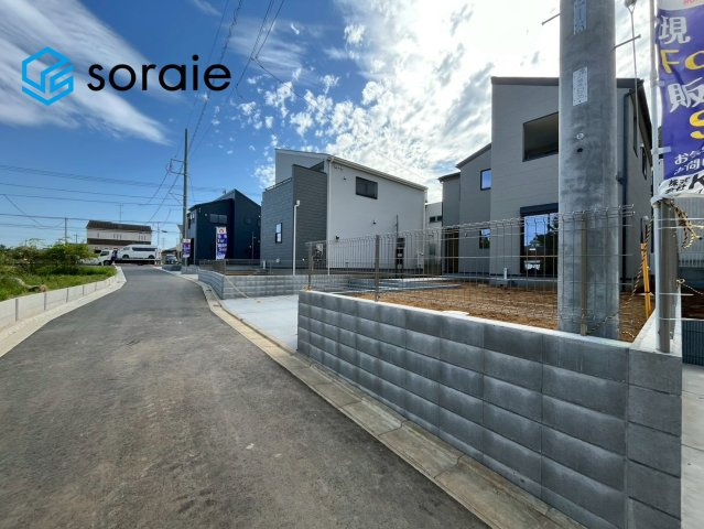 川越市下小坂　全5棟　新築戸建　リーブルガーデンの前面道路含む現地写真|4/18撮影
