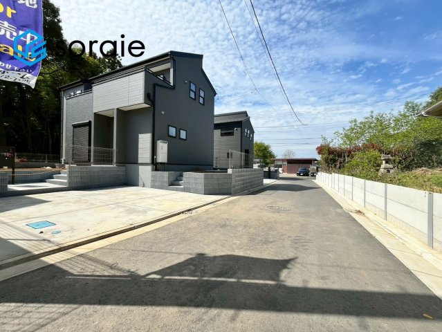 川越市下小坂　全5棟　新築戸建　リーブルガーデンの前面道路含む現地写真|4/18撮影