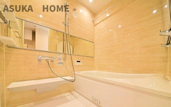 コスモ保土ヶ谷パークフォルムの浴室|1日の疲れを癒す一坪のゆったりお風呂です。
浴室乾燥、追い焚き機能魅力的です。