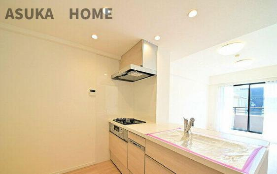 コスモ保土ヶ谷パークフォルムのキッチン|家族でお料理しながら楽しめるゆったりスペースです。