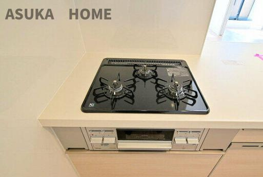 コスモ保土ヶ谷パークフォルムのキッチン|お掃除もラクラクコンロです。