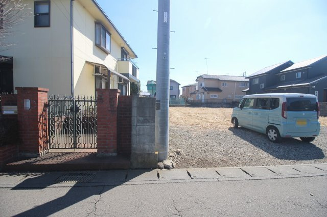 小山市間々田の外観|北東側との境界部分（2026年3月撮影）
