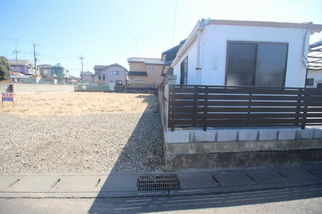 小山市間々田の外観|南西側との境界部分（2026年3月撮影）