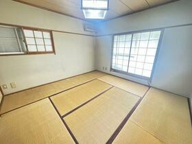 尊延寺5丁目　中古一戸建ての和室|和室8.0帖
■物件内覧・資金計画相談・住宅ローン相談、リフォーム相談、お問合せ受付中■
※当日・翌日のご内覧、ご相談はお電話でのお問合せがスムーズです！