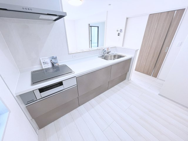 新築戸建・新築建売　西郷村小田倉字前原　小田倉小・西郷第二中のキッチン|カウンター越しに会話が弾み、家族とのつながりを感じられる対面キッチンです！