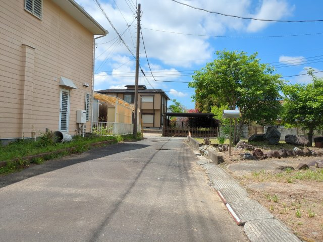 大網白里市木崎　中古戸建の前面道路含む現地写真|前面道路含む現地写真です