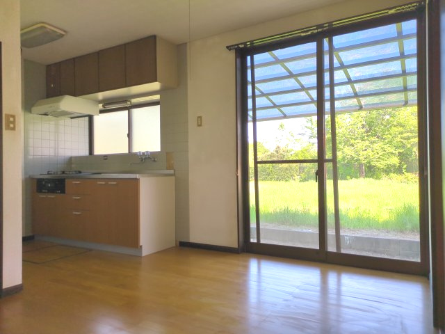 大網白里市木崎　中古戸建の居間・リビング|ゆったりとしたリビングです
