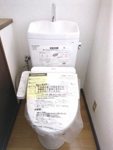 大網白里市木崎　中古戸建のトイレ|落ち着いた色調のトイレです