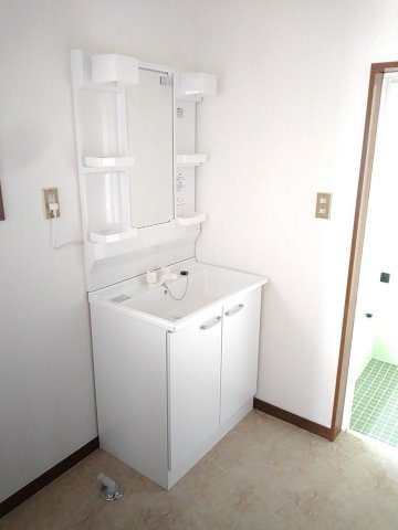 九十九里町片貝　中古戸建の洗面所|ゆったりとスペースのある洗面所