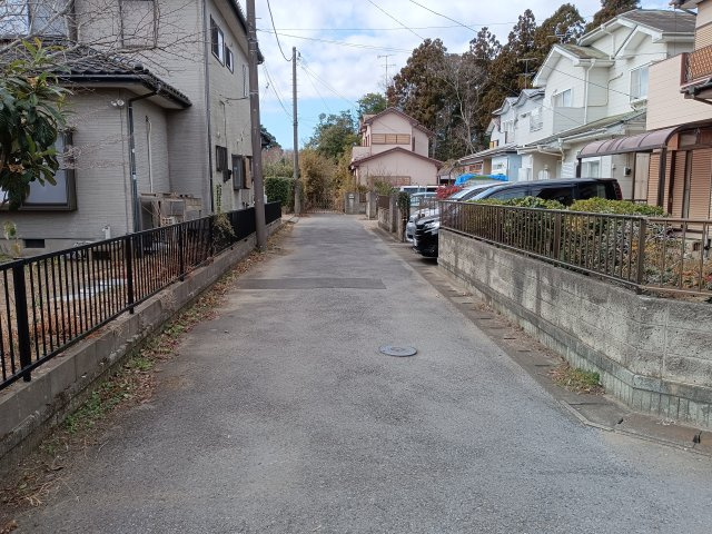 山武市富口　中古戸建の前面道路含む現地写真|前面道路含む現地写真です