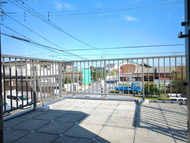 九十九里町小関　中古戸建のバルコニー|お洗濯にも便利なバルコニー付き