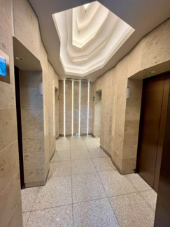 【その他共用部分】 | HARUMI FLAG SUN VILLAGE T棟 | 居住者向けエレベーターは低層用・高層用の２バンクに分かれております。