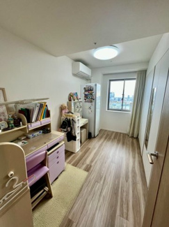 【洋室】 | HARUMI FLAG SUN VILLAGE T棟 | 約５帖の洋室になります。