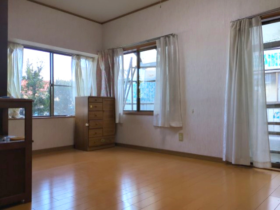 東金市菱沼　中古戸建の居間・リビング|使いやすい居間です